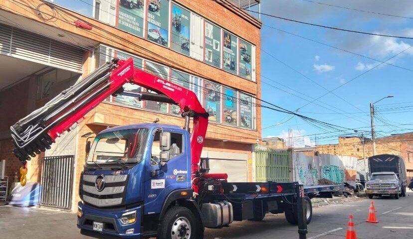 Alquiler camion grua Zipaquira para izaje de maquinaria y montaje industrial en Cundinamarca