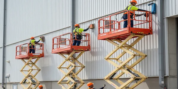 Renta de Plataformas de Tijera para Mantenimiento Industrial y de Edificios Renta de Plataformas de Tijera para Mantenimiento Industrial y de Edificios